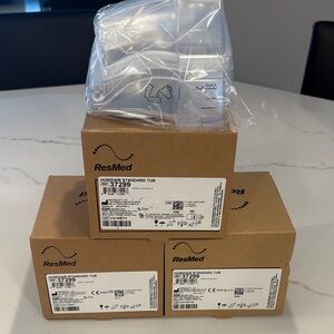 ResMed HumidAir Tub with Clear and Brown Packaging